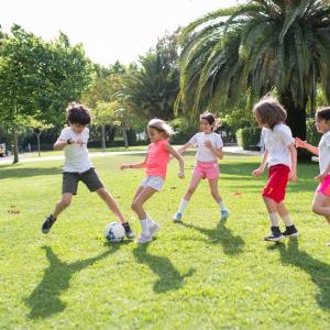 الأطفال في العطلة