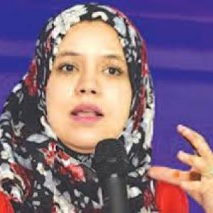 الكاتبة نجوى منصور