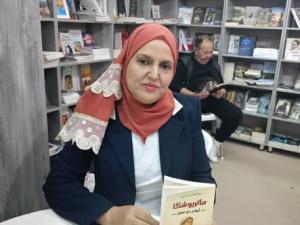 الروائية عائشة بنور