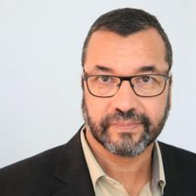 الدين بين السائل والمجيب