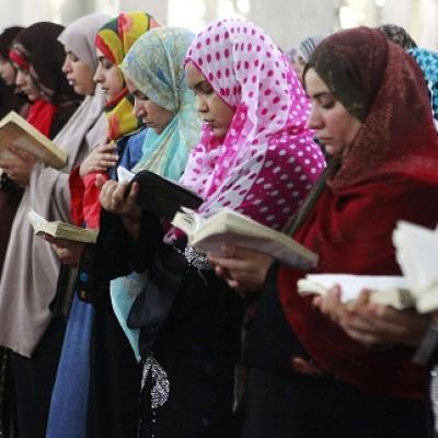 المرأة و التراويح ربورتاج