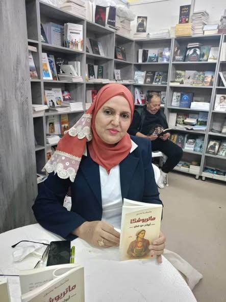 الروائية عائشة بنور