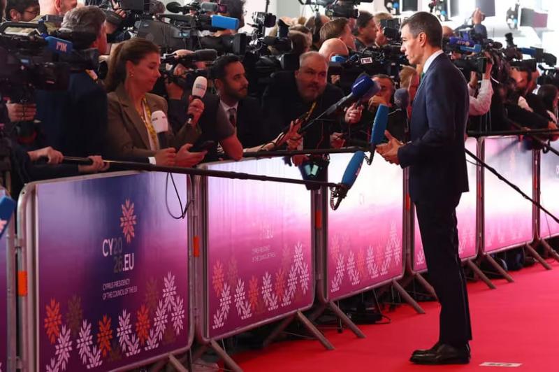 سانشيز يقلل من أهمية التكهنات المتداولة عالميًا بشأن إقصاء إسبانيا من حلف الناتو من جانب ترامب